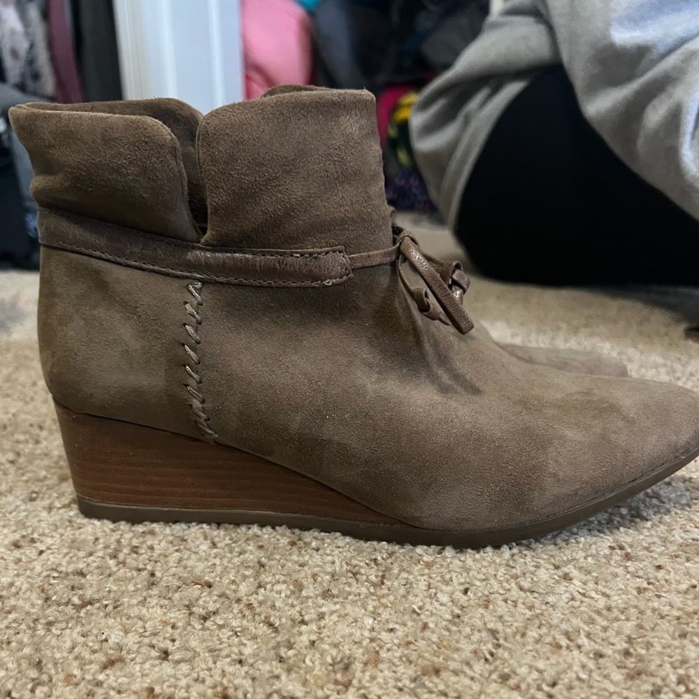 Bussola ankle Booties dark tan/brown suede material.. size 40/9US